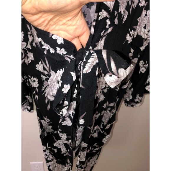 Spiritual Gangster One Size Black White Floral Tie Front Short Robe Rayon Kimono - Picture 4 of 6